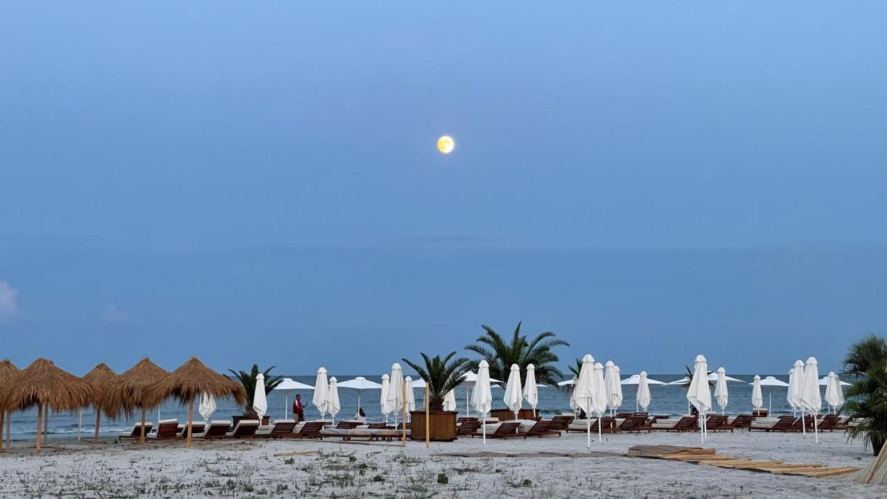 Seaview Deluxe Double Studio - Beachfront Resort Năvodari Exteriör bild